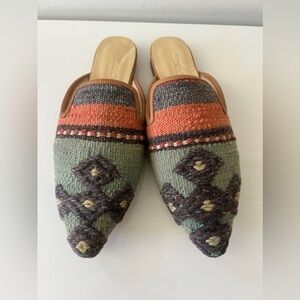 NWOB Cedar Olivet Orientals Handmade Woven Wool Carpet Mules Shoes, 39 | US  8